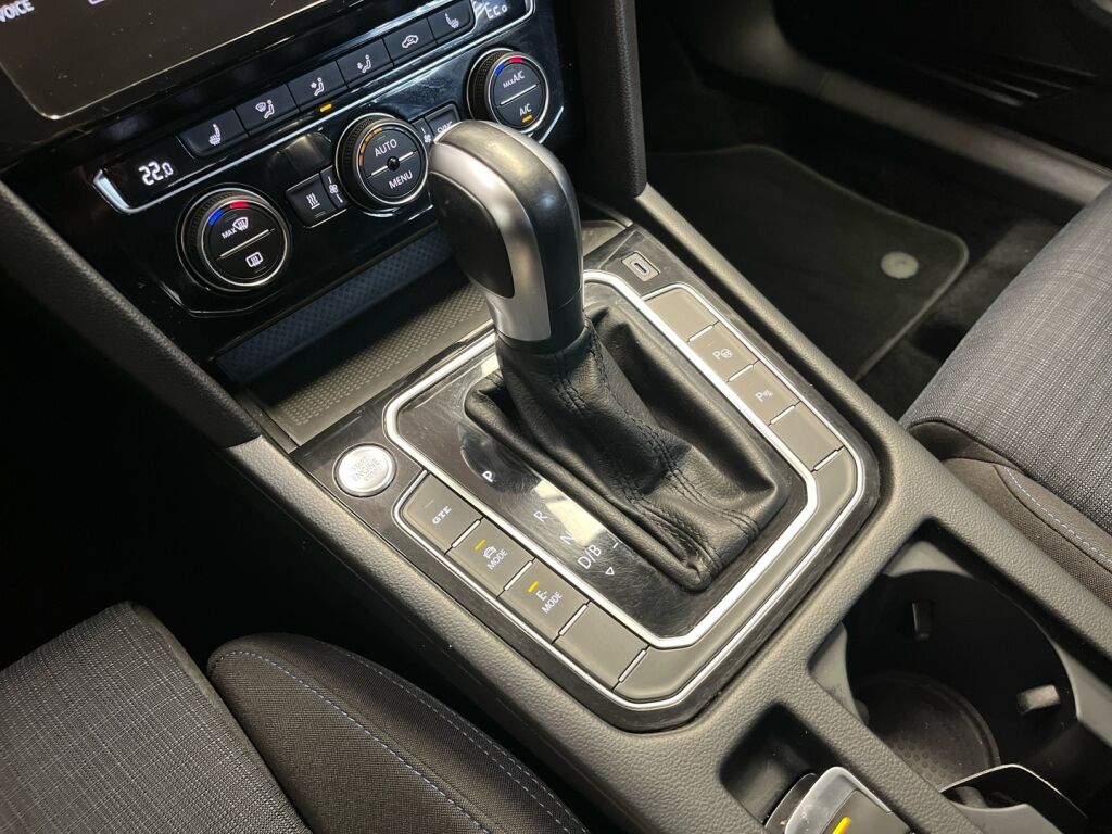 Volkswagen Passat 2020 Punainen