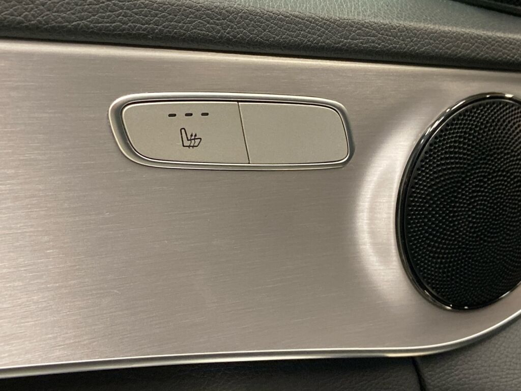 Mercedes-Benz C 2020 Musta