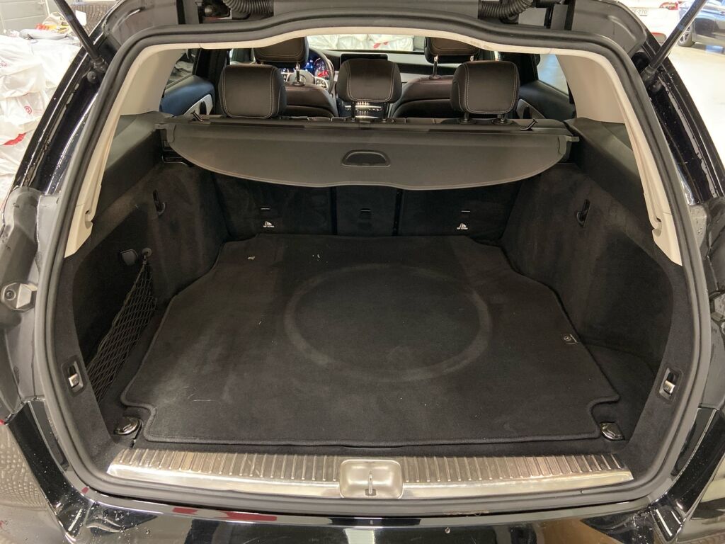 Mercedes-Benz C 2020 Musta