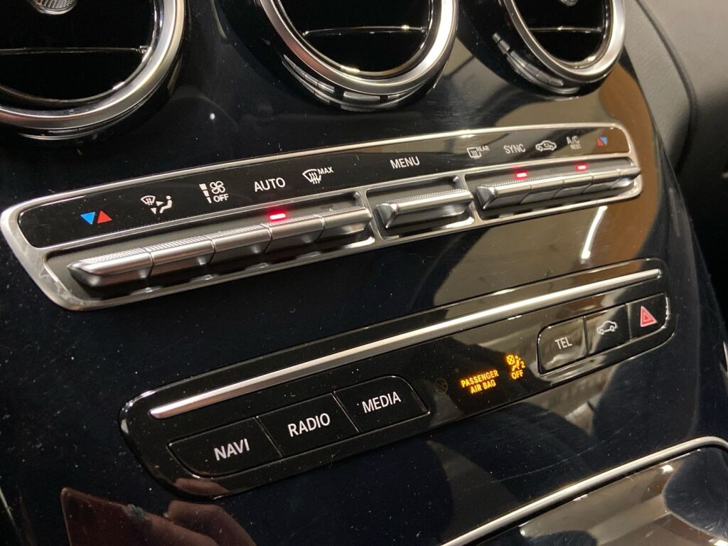 Mercedes-Benz C 2020 Musta