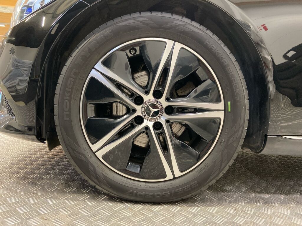 Mercedes-Benz C 2020 Musta