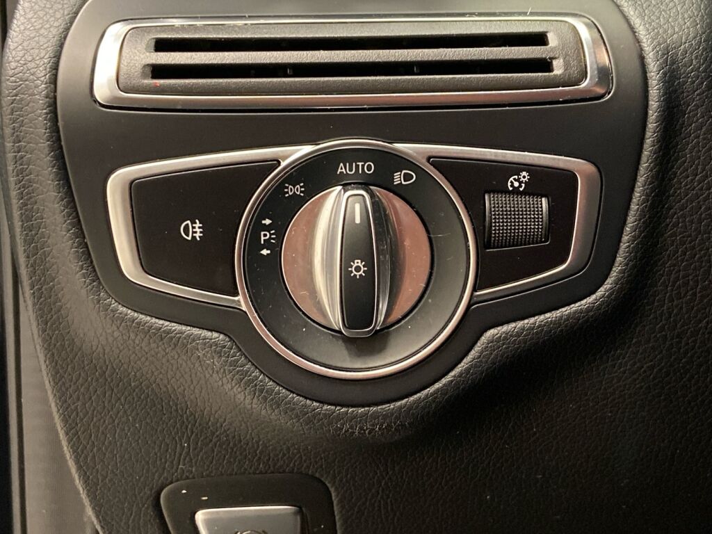 Mercedes-Benz C 2020 Musta