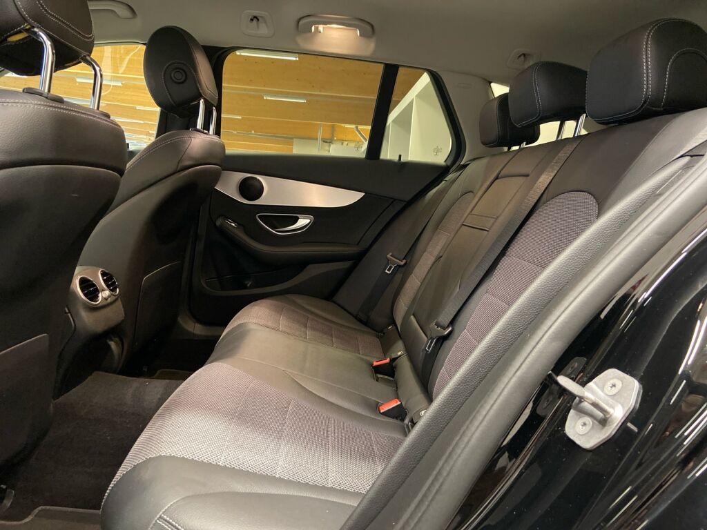 Mercedes-Benz C 2020 Musta