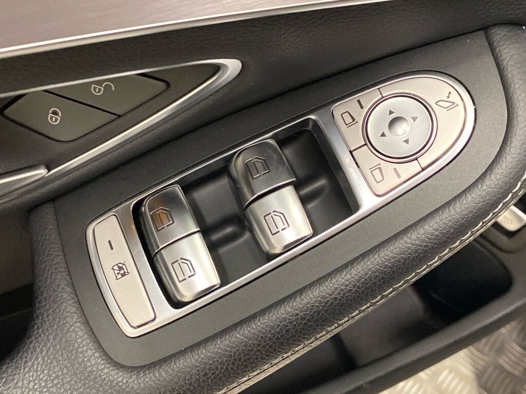 Mercedes-Benz C 2020 Musta