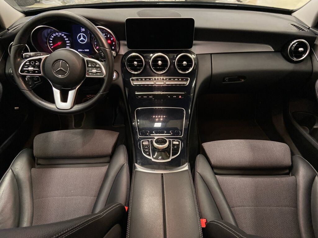 Mercedes-Benz C 2020 Musta