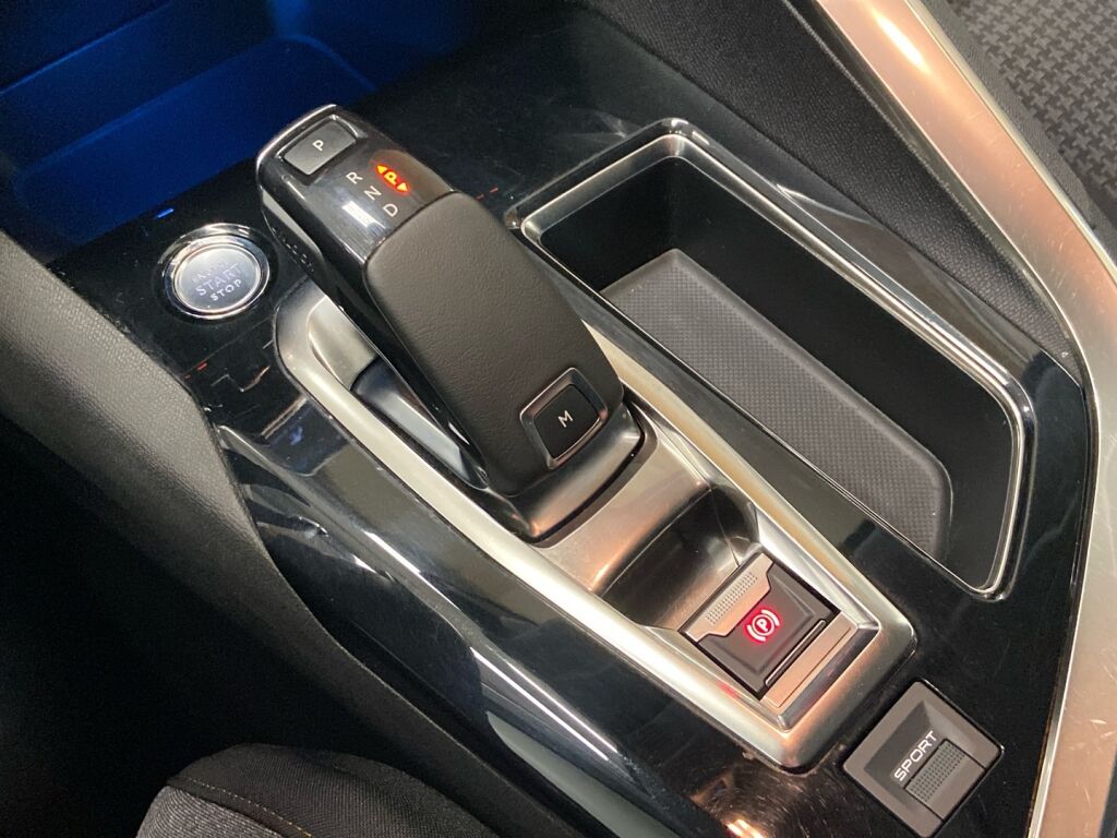 Peugeot 5008 2021 Valkoinen