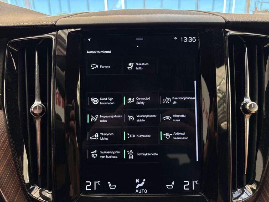 Volvo XC60 2020 Musta