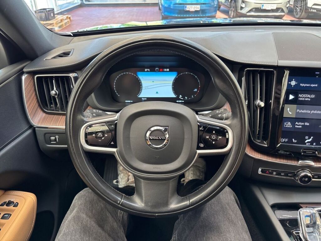 Volvo XC60 2020 Musta