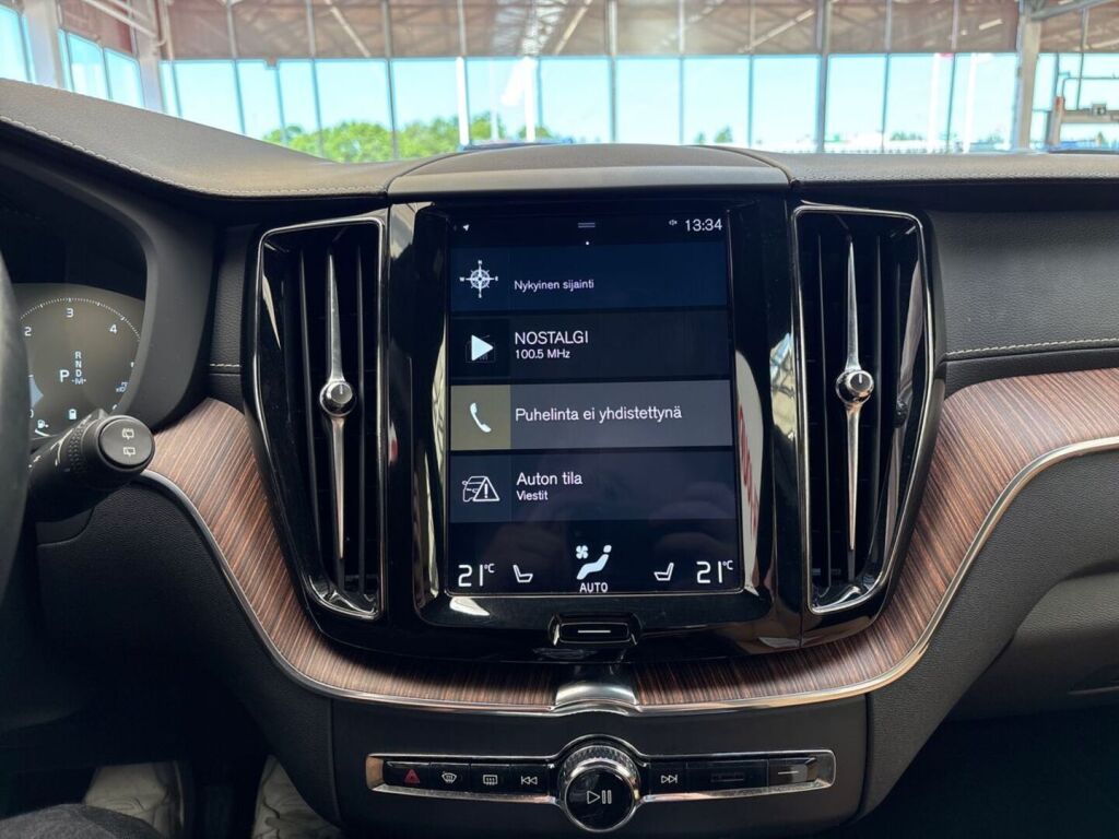 Volvo XC60 2020 Musta