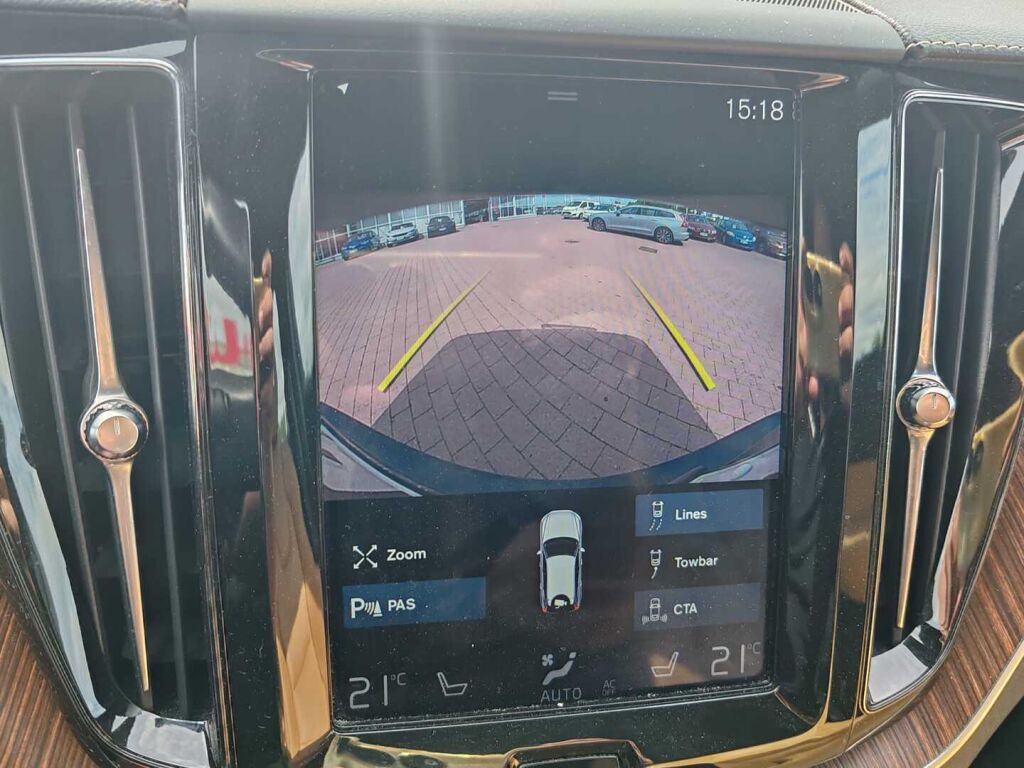 Volvo XC60 2020 Musta
