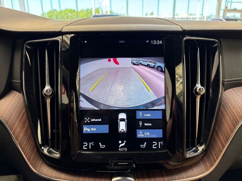Volvo XC60 2020 Musta