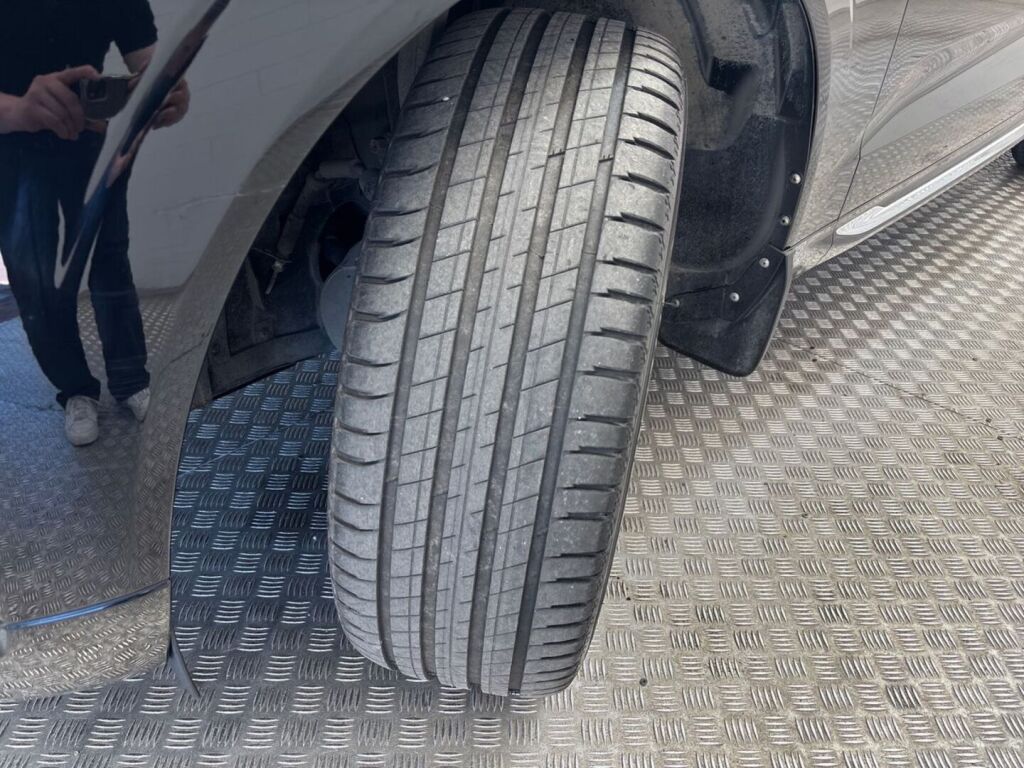Volvo XC60 2020 Musta