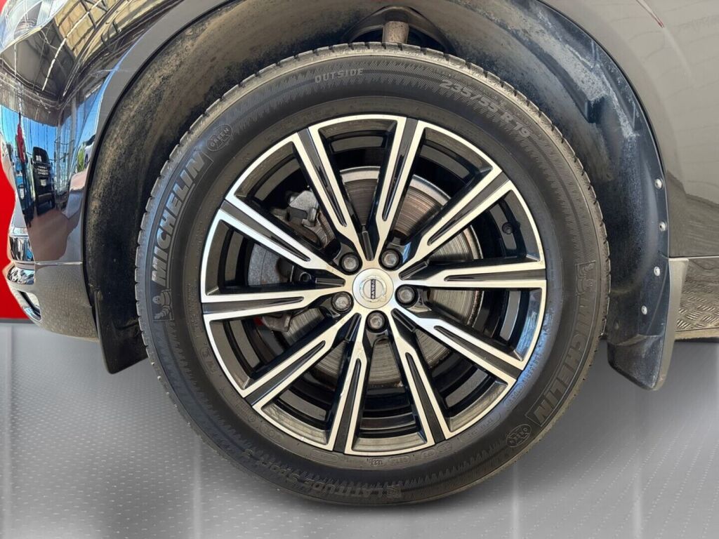 Volvo XC60 2020 Musta