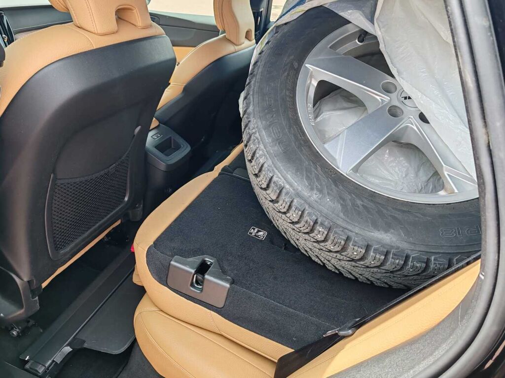 Volvo XC60 2020 Musta
