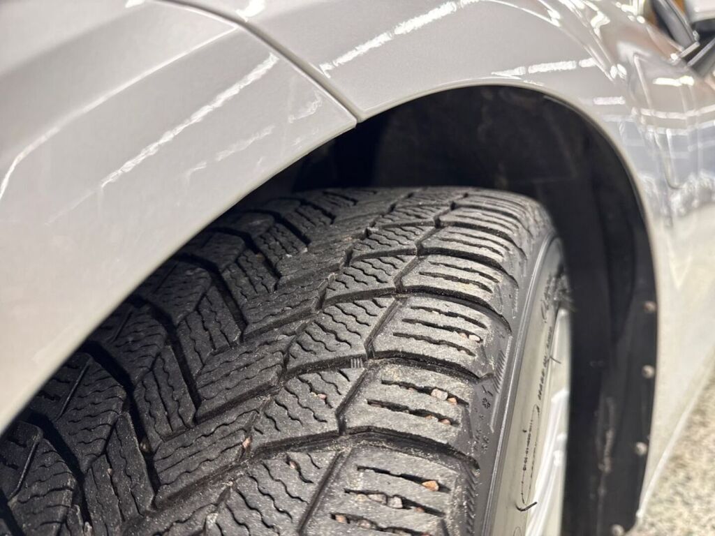 Volvo V60 2021 Metallinhohto Hopea