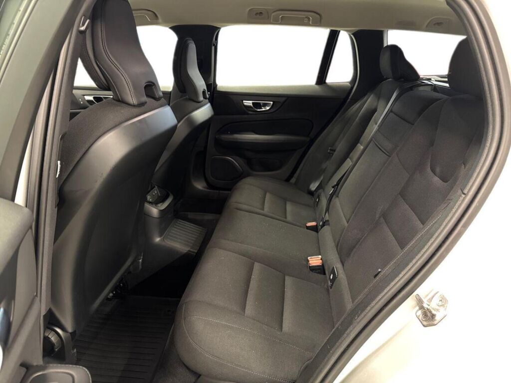 Volvo V60 2021 Metallinhohto Hopea