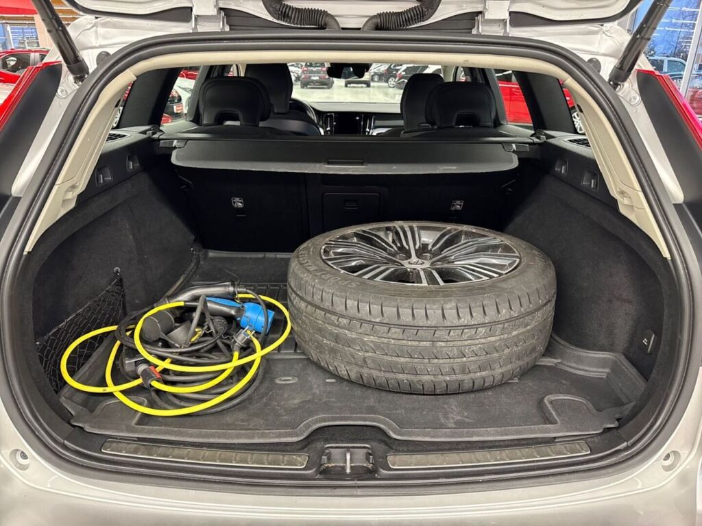 Volvo V60 2021 Metallinhohto Hopea