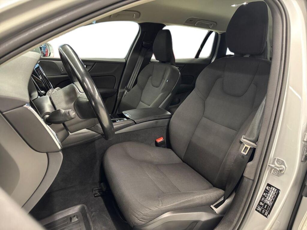 Volvo V60 2021 Metallinhohto Hopea