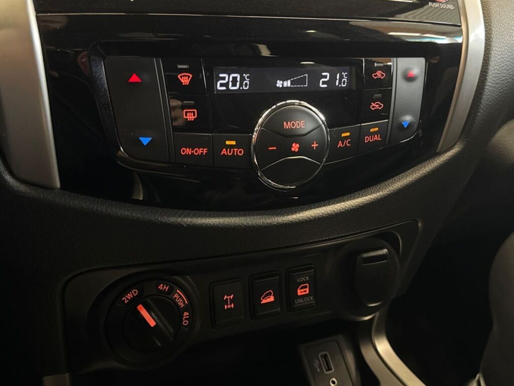 Nissan Navara 2020 Sininen