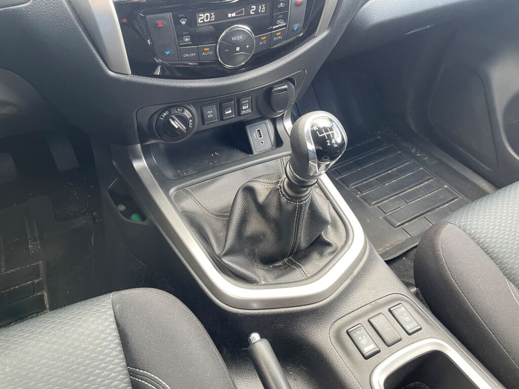 Nissan Navara 2020 Sininen