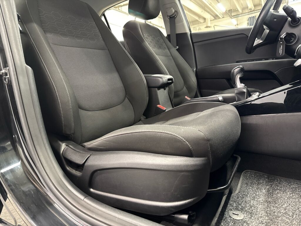 Kia Rio 2020 Musta