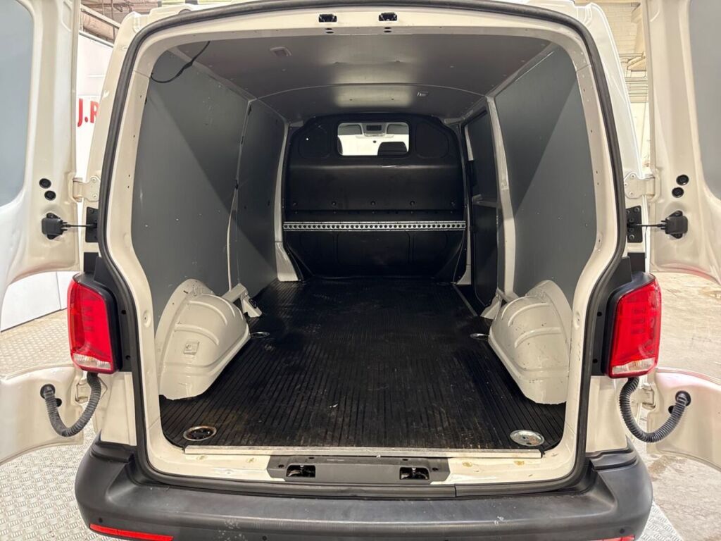 Volkswagen Transporter 2020 Valkoinen