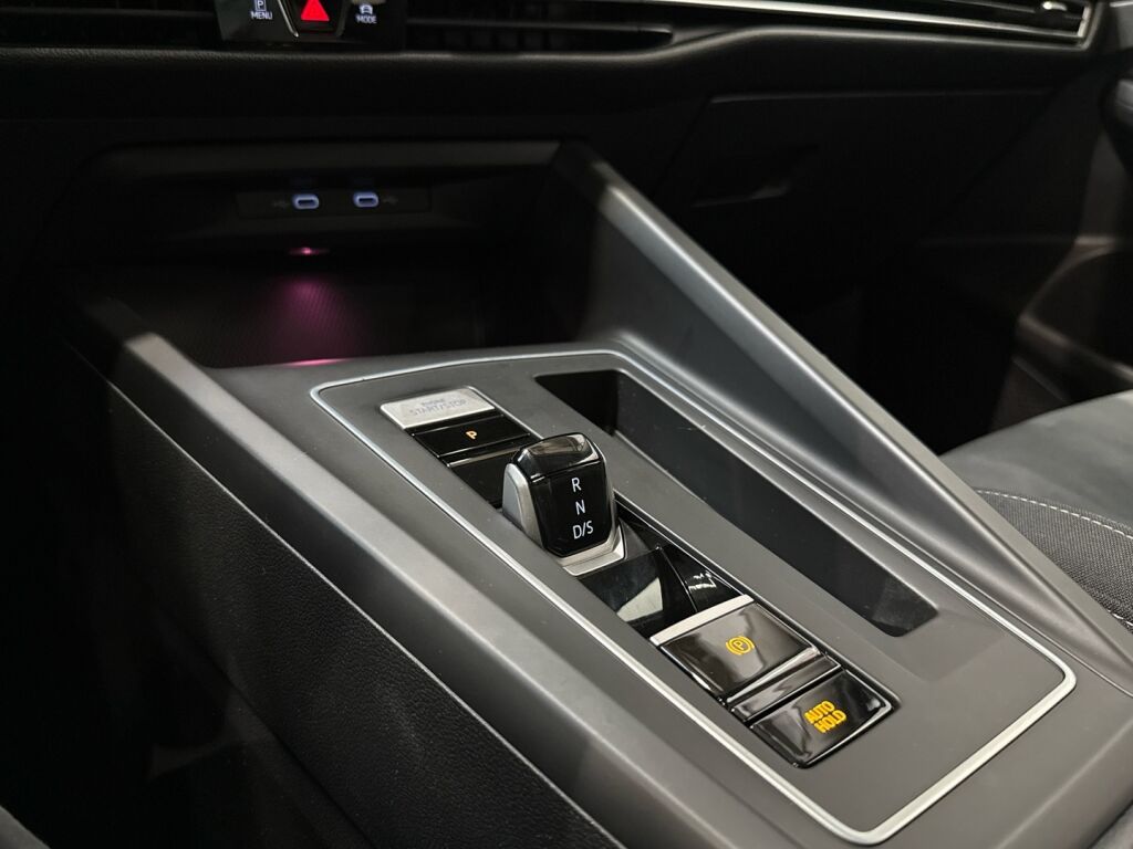 Volkswagen Golf 2020 Valkoinen