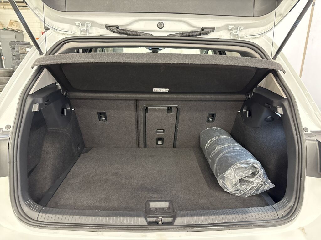 Volkswagen Golf 2020 Valkoinen