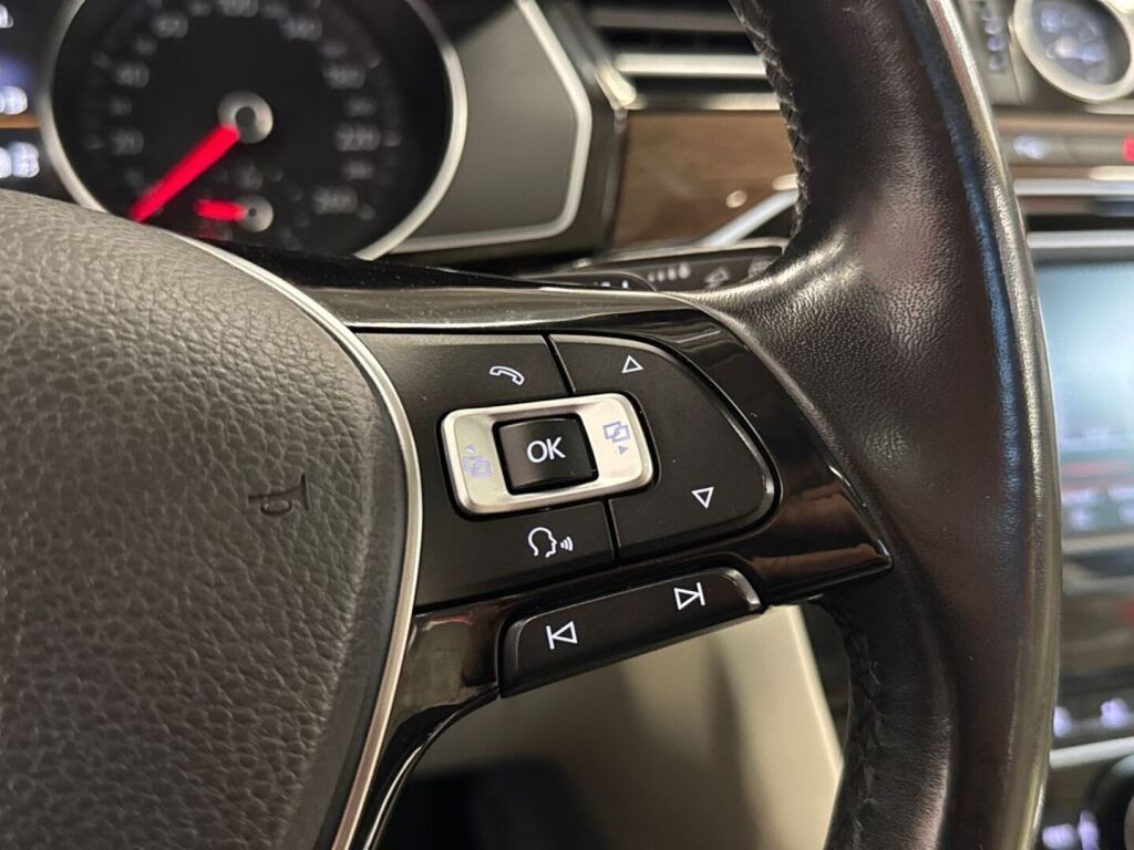 Volkswagen Passat 2016 Musta