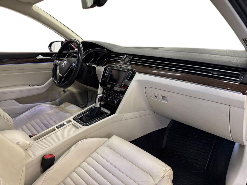 Volkswagen Passat 2016 Musta