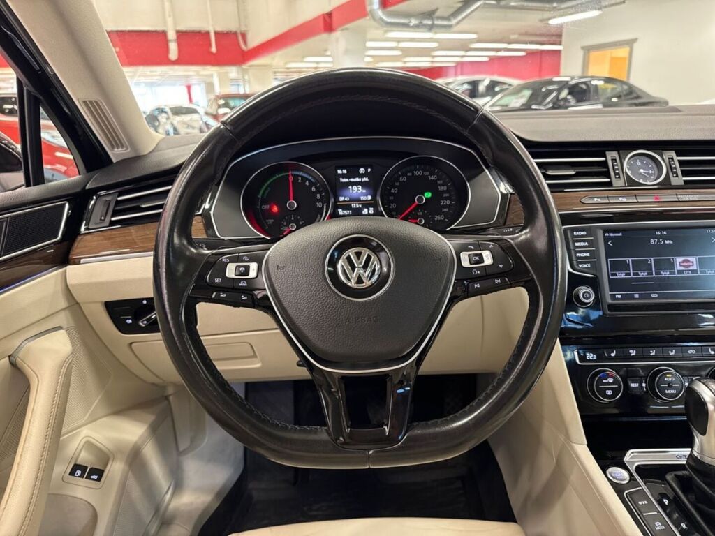 Volkswagen Passat 2016 Musta