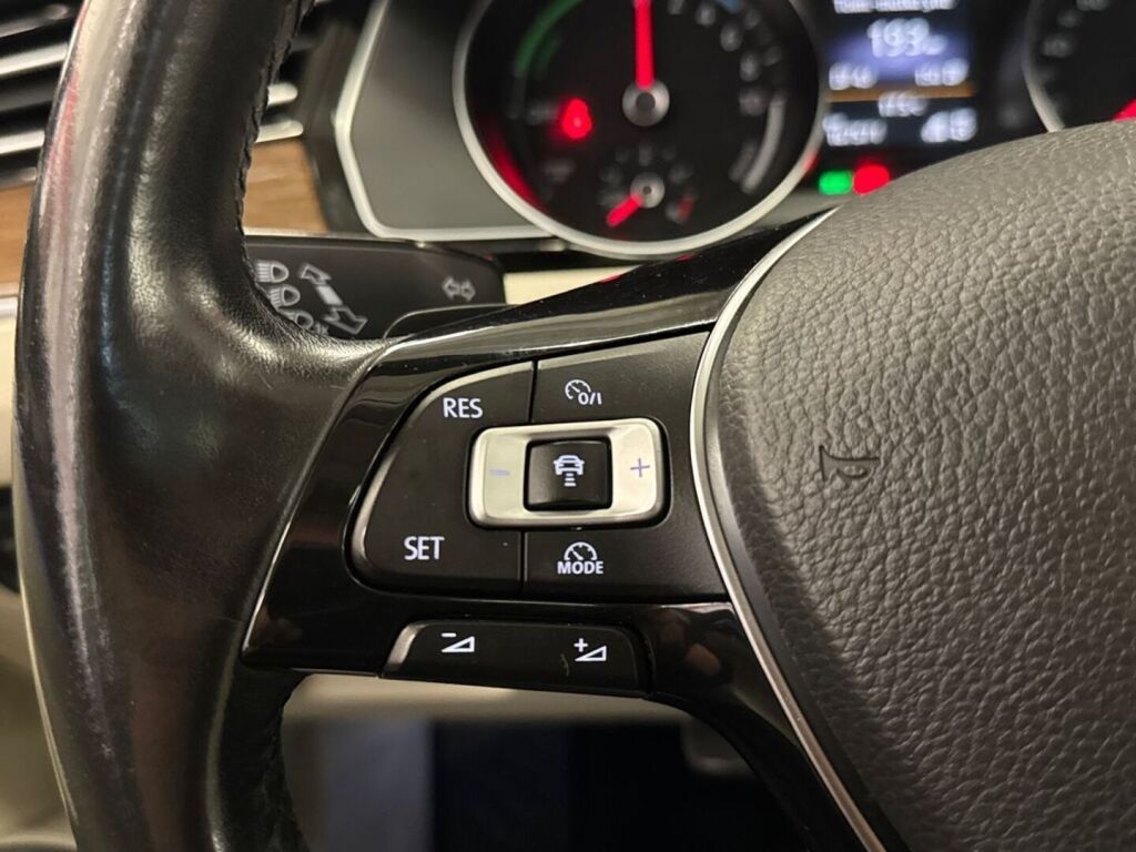 Volkswagen Passat 2016 Musta