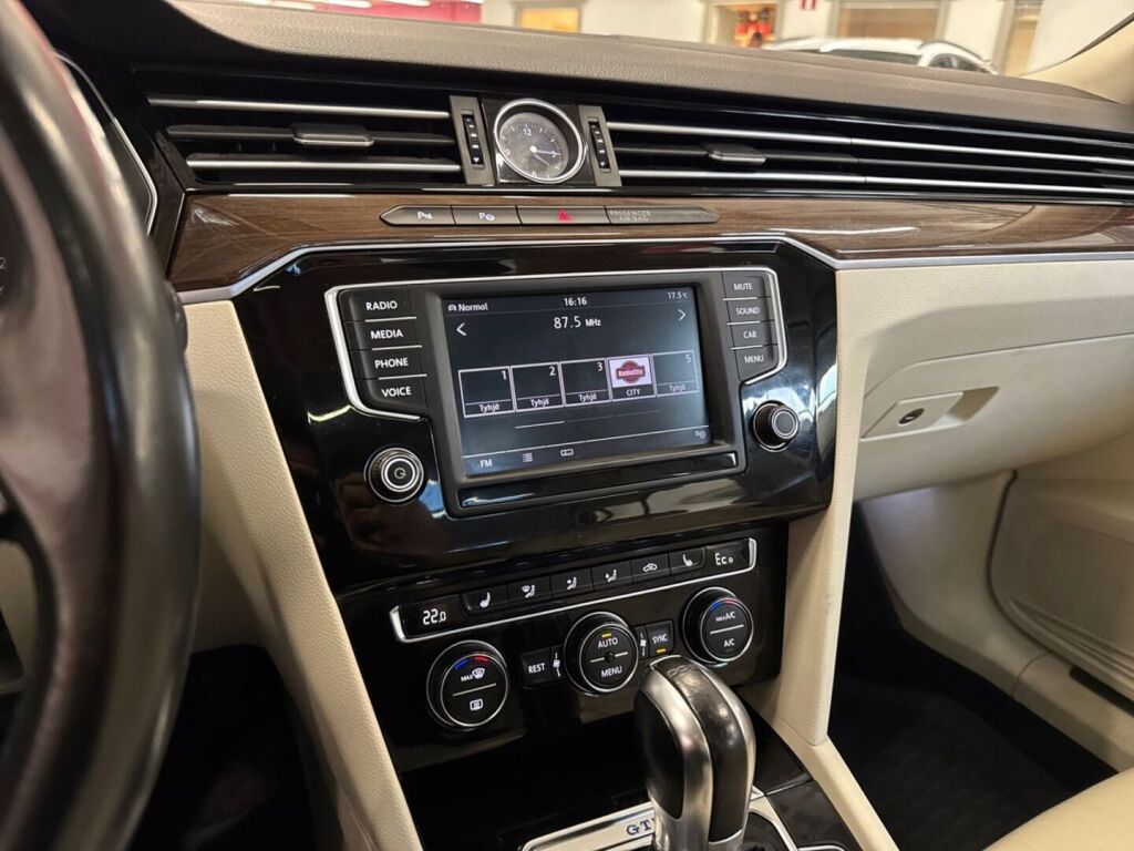 Volkswagen Passat 2016 Musta