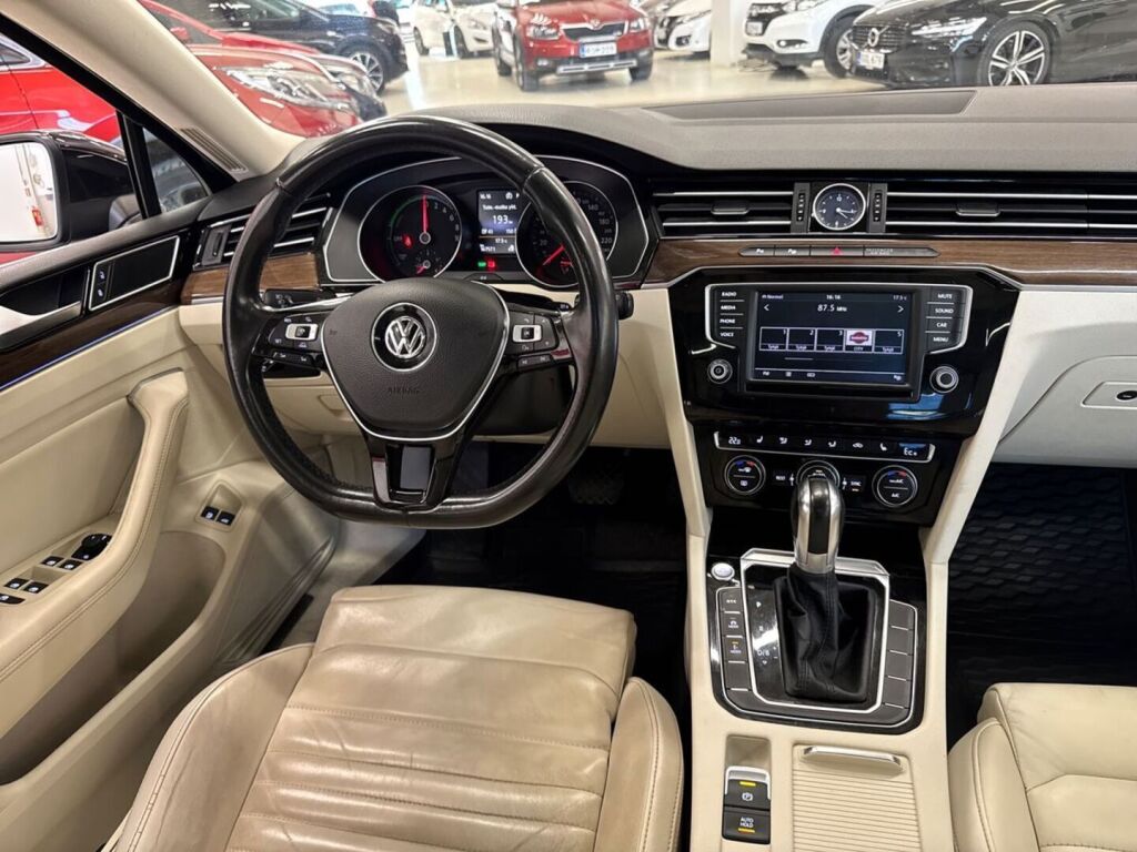 Volkswagen Passat 2016 Musta