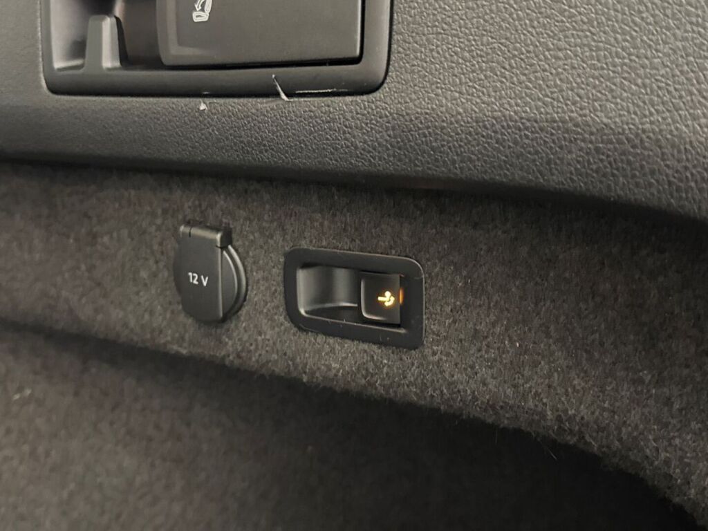 Volkswagen Passat 2016 Musta