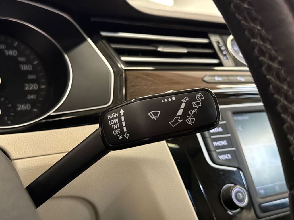Volkswagen Passat 2016 Musta