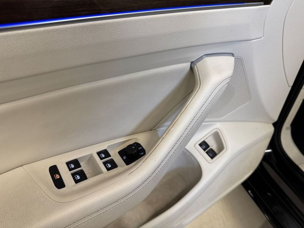 Volkswagen Passat 2016 Musta