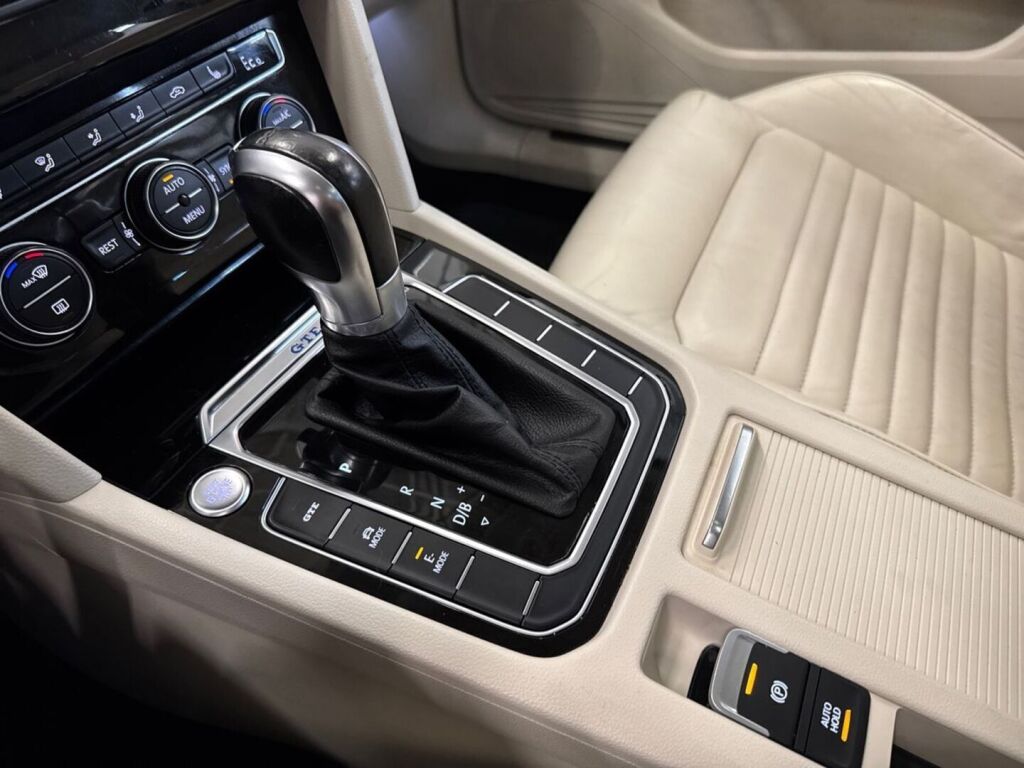 Volkswagen Passat 2016 Musta