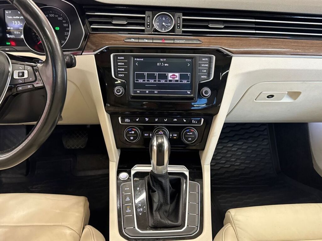 Volkswagen Passat 2016 Musta