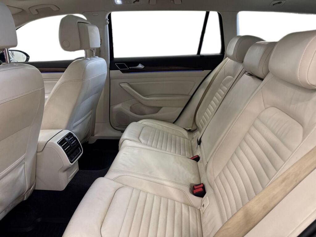 Volkswagen Passat 2016 Musta