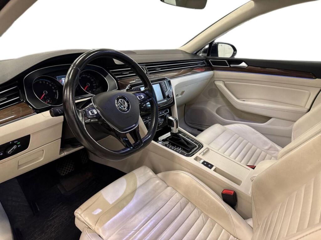 Volkswagen Passat 2016 Musta