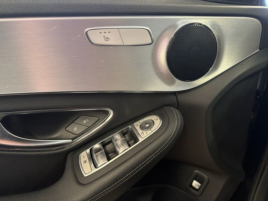 Mercedes-Benz C 2016 Musta