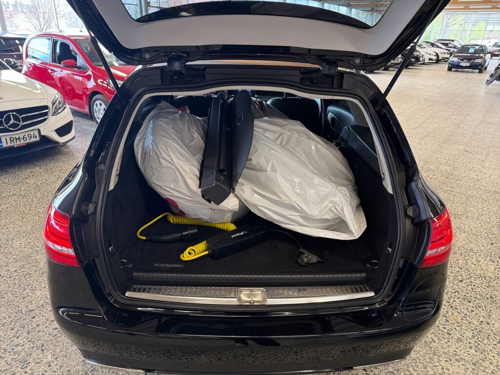 Mercedes-Benz C 2016 Musta