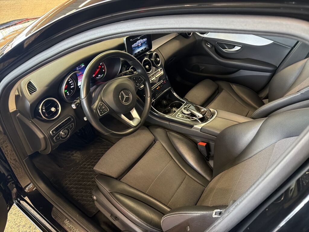 Mercedes-Benz C 2016 Musta