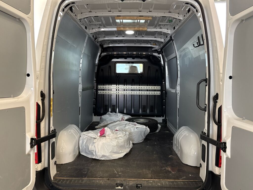 Nissan NV400 2021 Valkoinen
