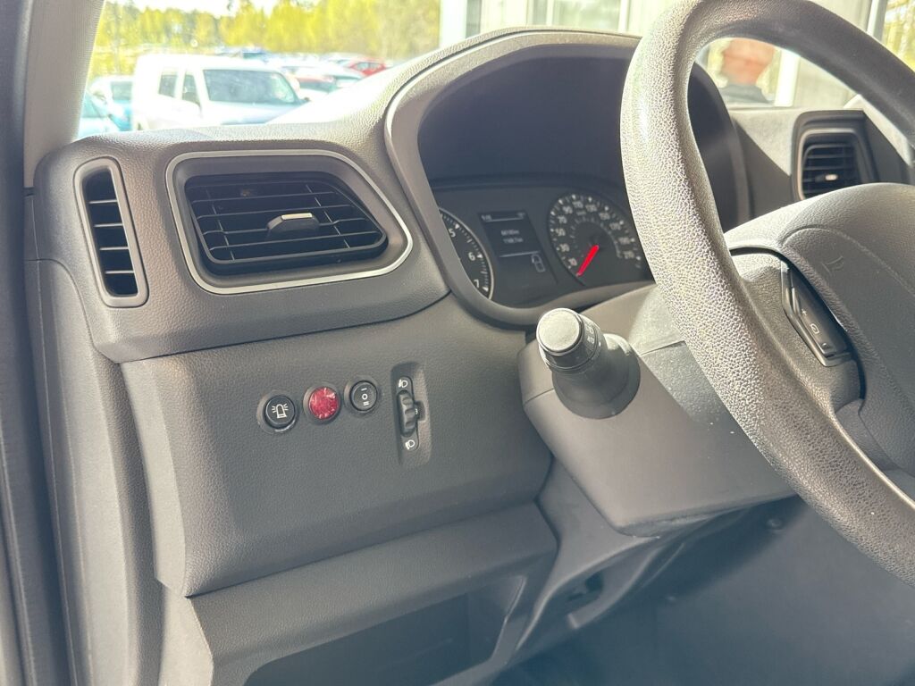 Nissan NV400 2021 Valkoinen