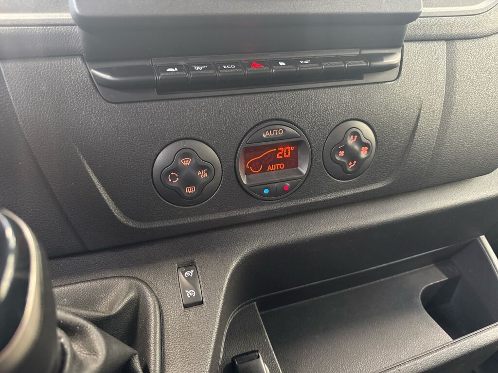 Nissan NV400 2021 Valkoinen