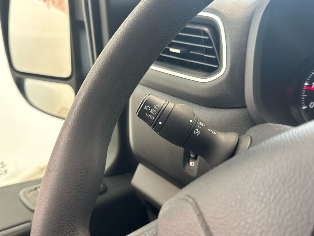 Nissan NV400 2021 Valkoinen