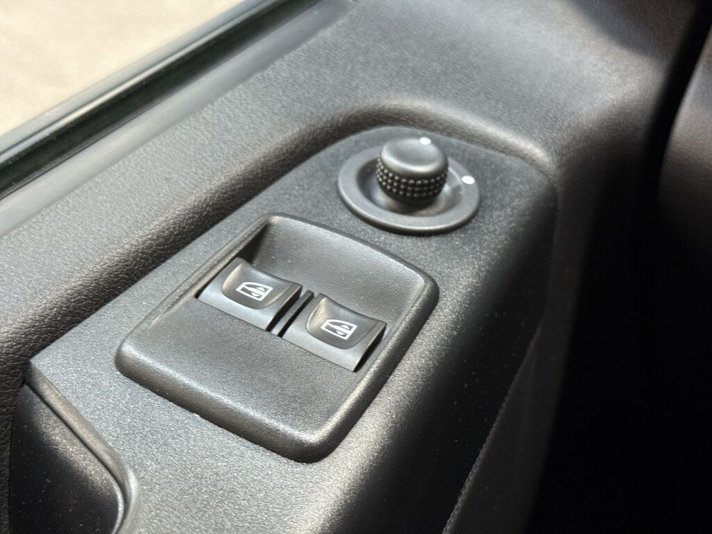 Nissan NV300 2020 Harmaa