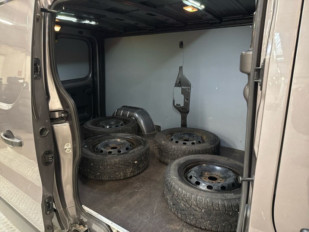 Nissan NV300 2020 Harmaa